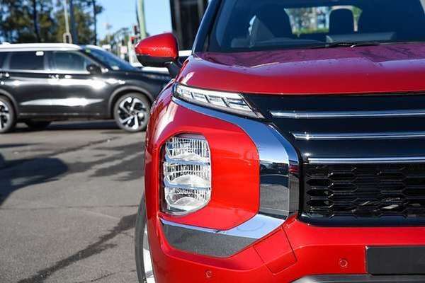 2026 Mitsubishi Outlander ES ZM thumb-6