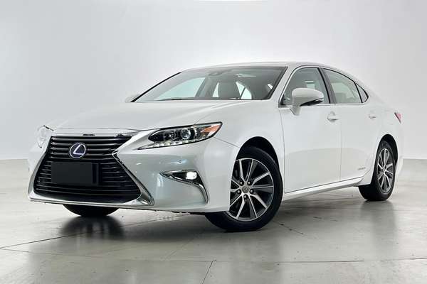 2017 Lexus ES ES300h Luxury AVV60R