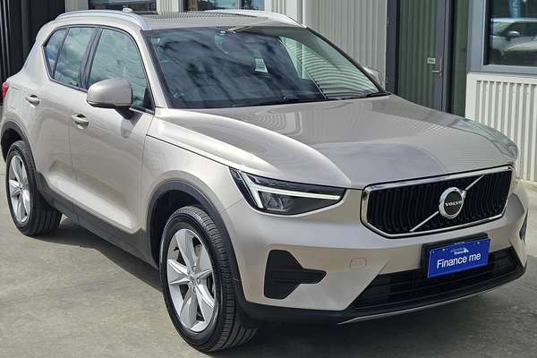 2022 Volvo XC40 Plus B4