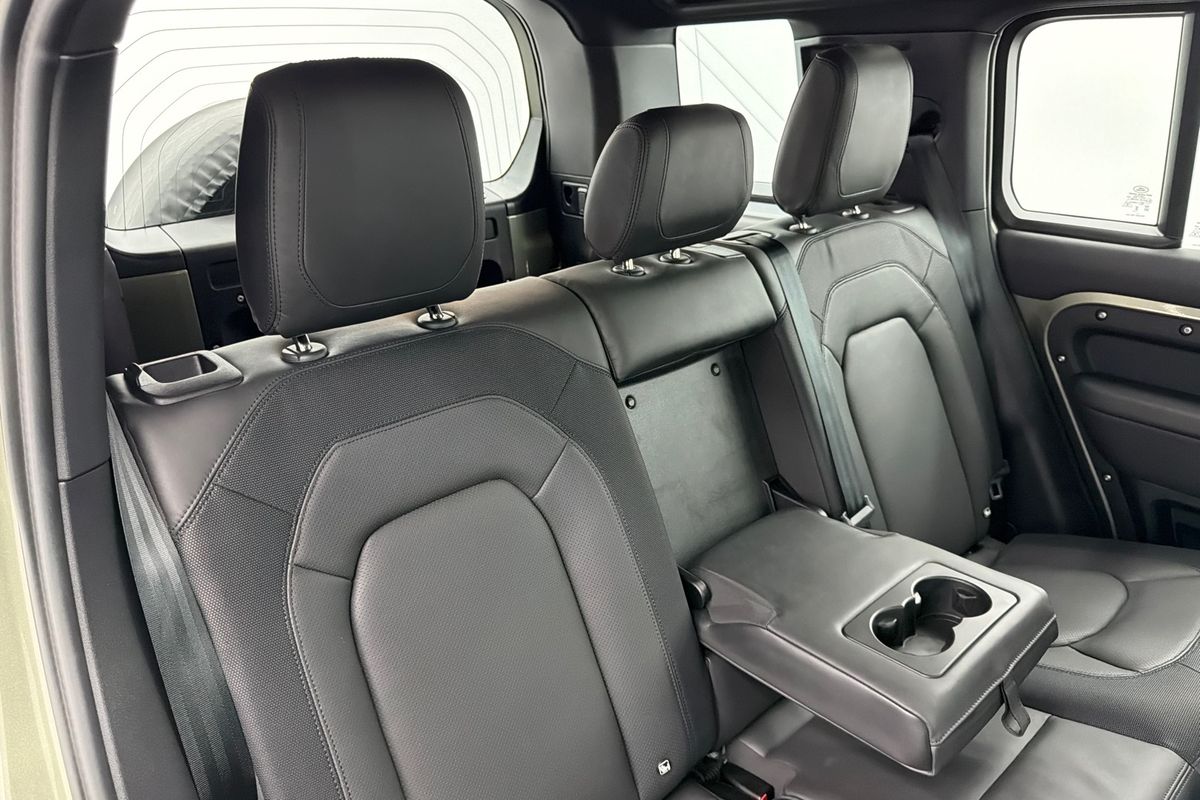 2024 Land Rover Defender 110 D300 X-Dynamic HSE L663