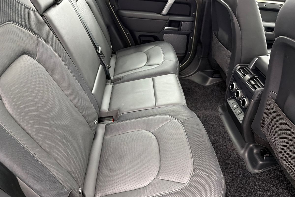 2024 Land Rover Defender 110 D300 X-Dynamic HSE L663