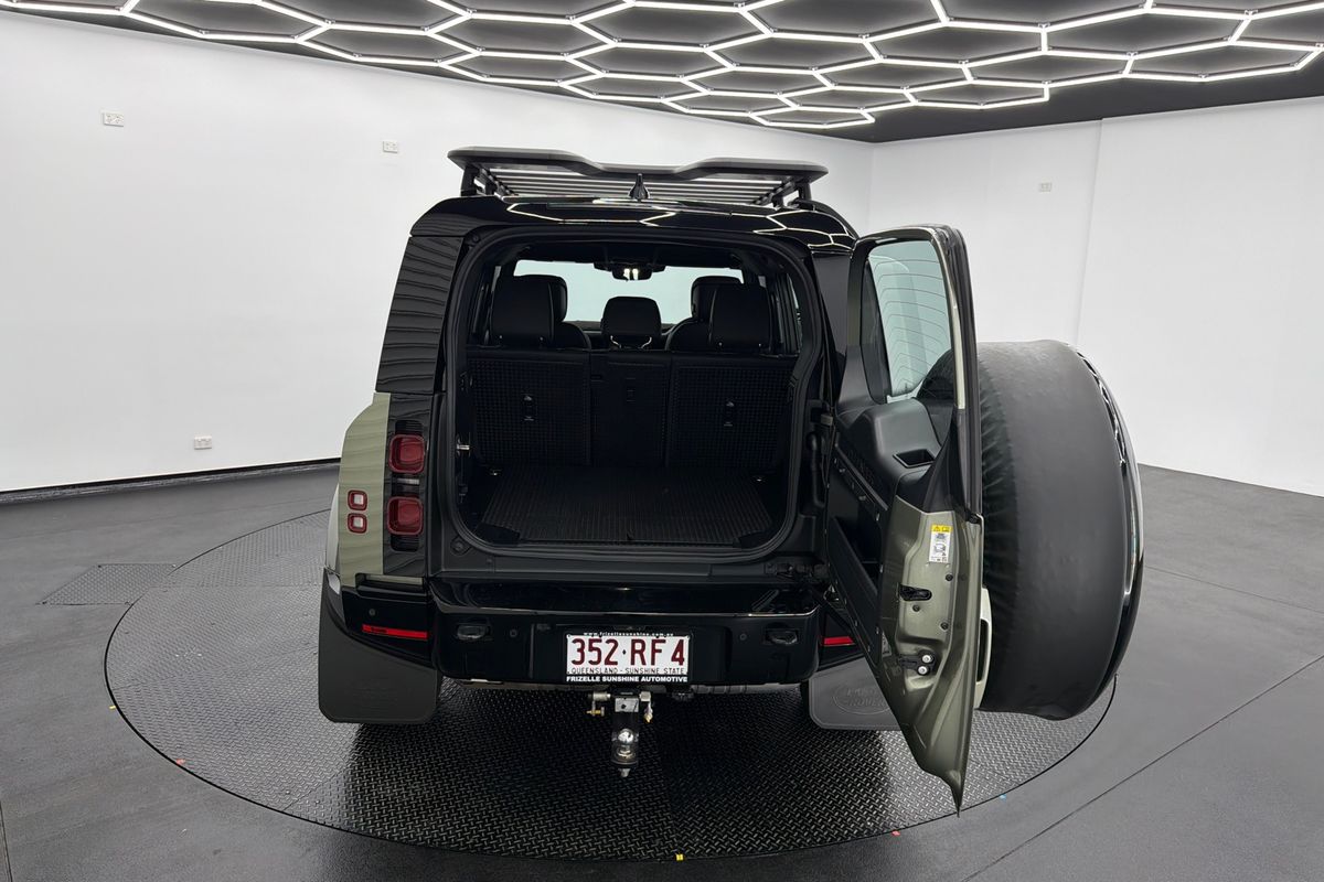 2024 Land Rover Defender 110 D300 X-Dynamic HSE L663