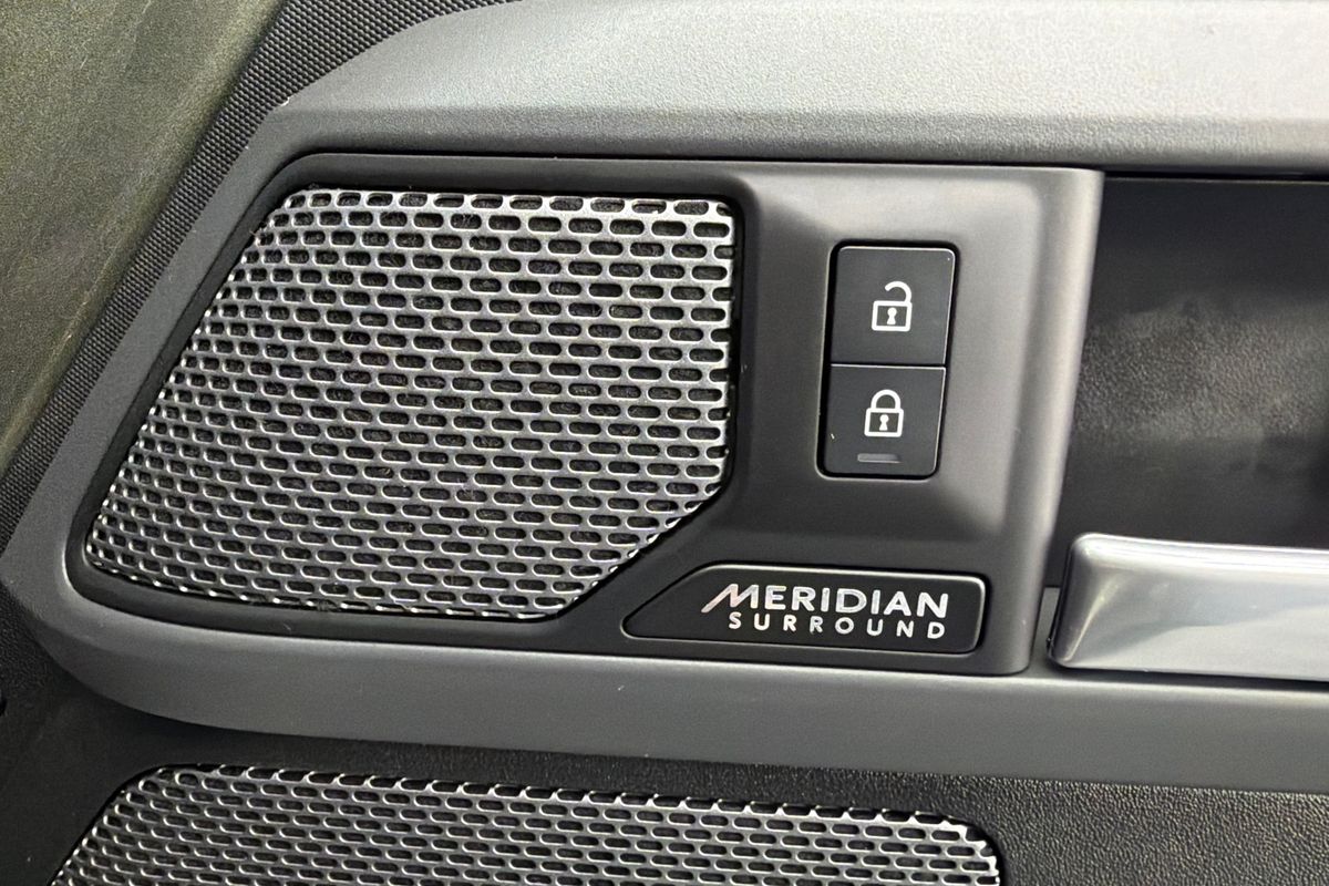 2024 Land Rover Defender 110 D300 X-Dynamic HSE L663