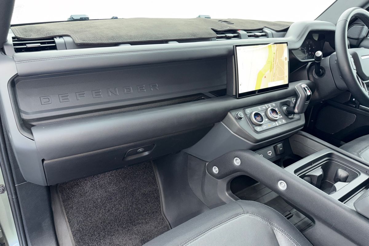 2024 Land Rover Defender 110 D300 X-Dynamic HSE L663
