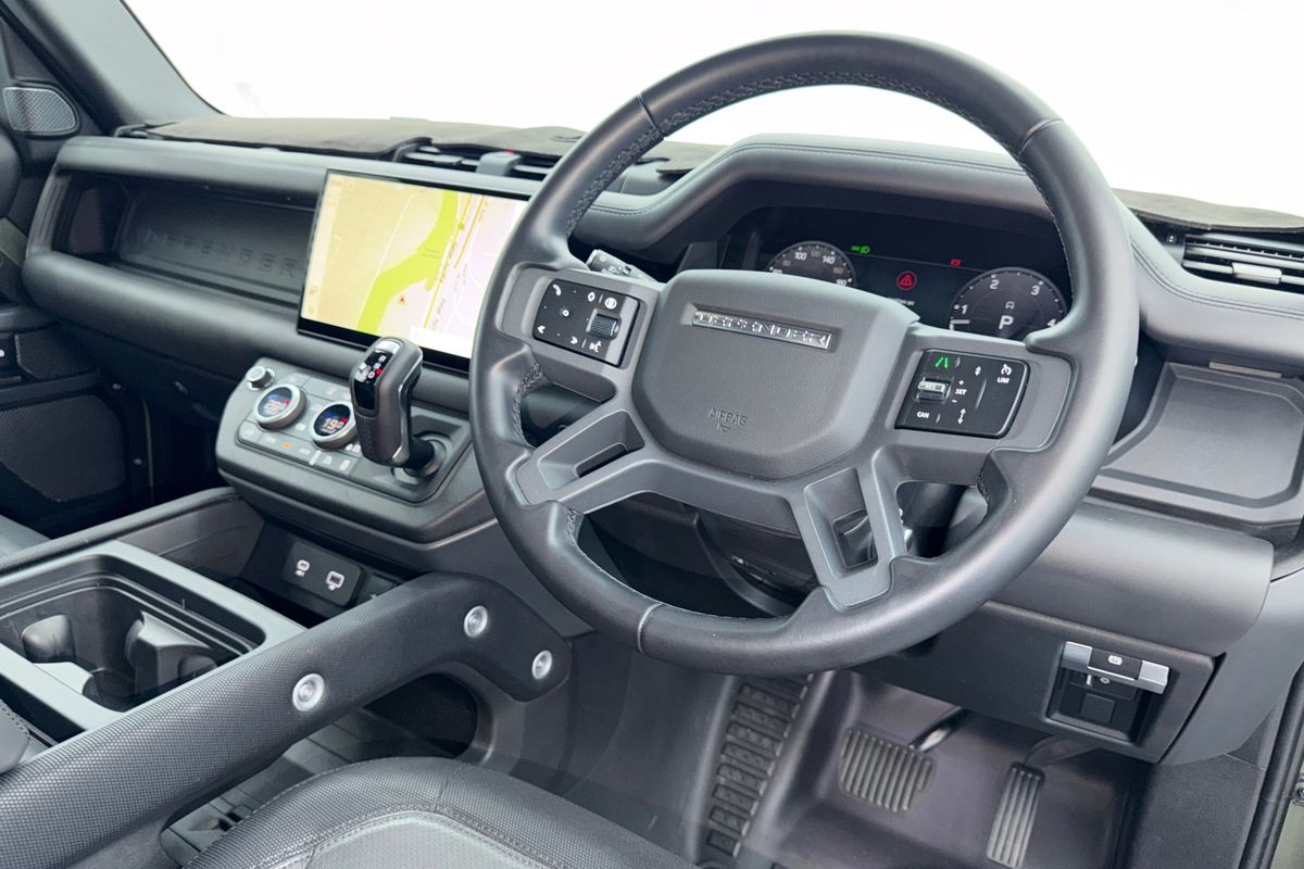 2024 Land Rover Defender 110 D300 X-Dynamic HSE L663