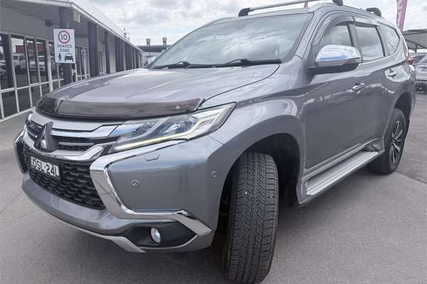 2017 Mitsubishi Pajero Sport EXCEED (4x4) 7 SEAT MY16