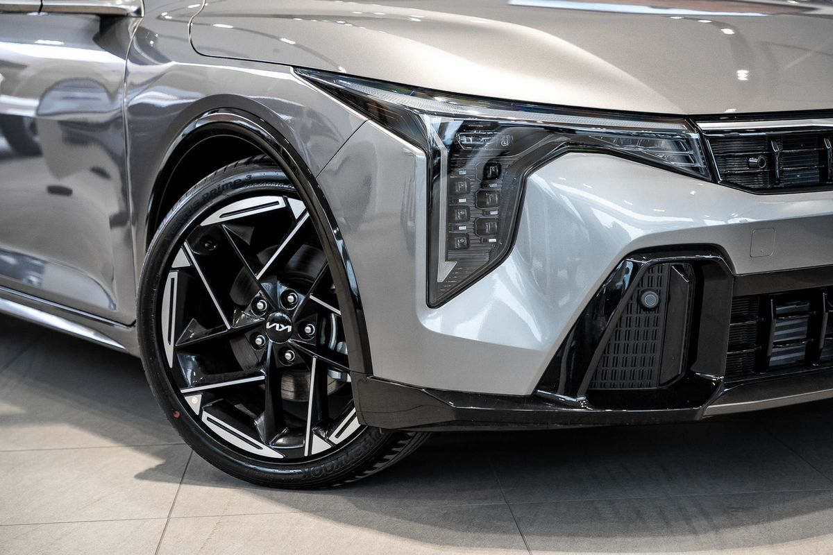 2025 Kia K4 GT-Line CL4m