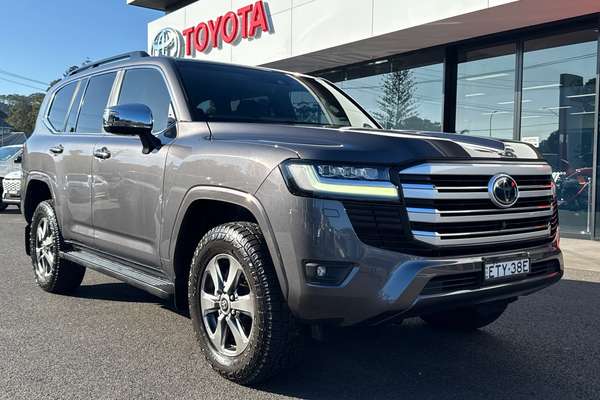 2022 Toyota Landcruiser Sahara FJA300R