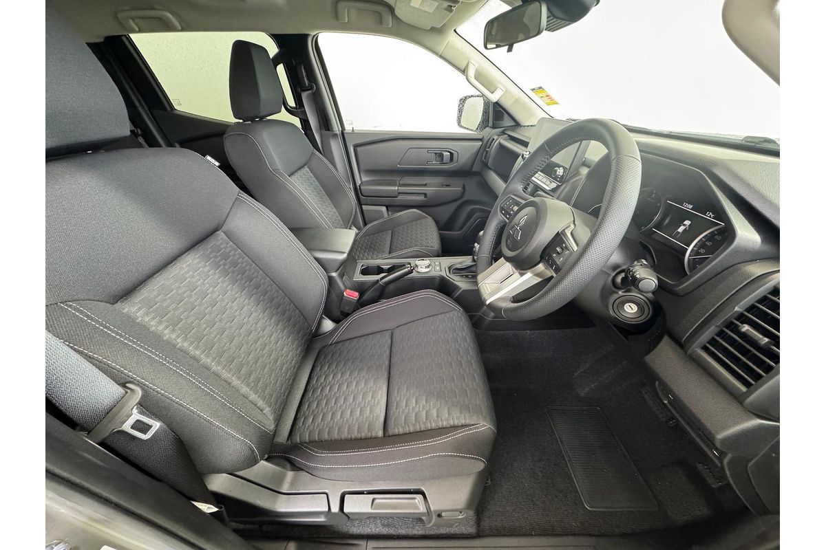 2025 Mitsubishi Triton GLX-R MV 4X4 image 6