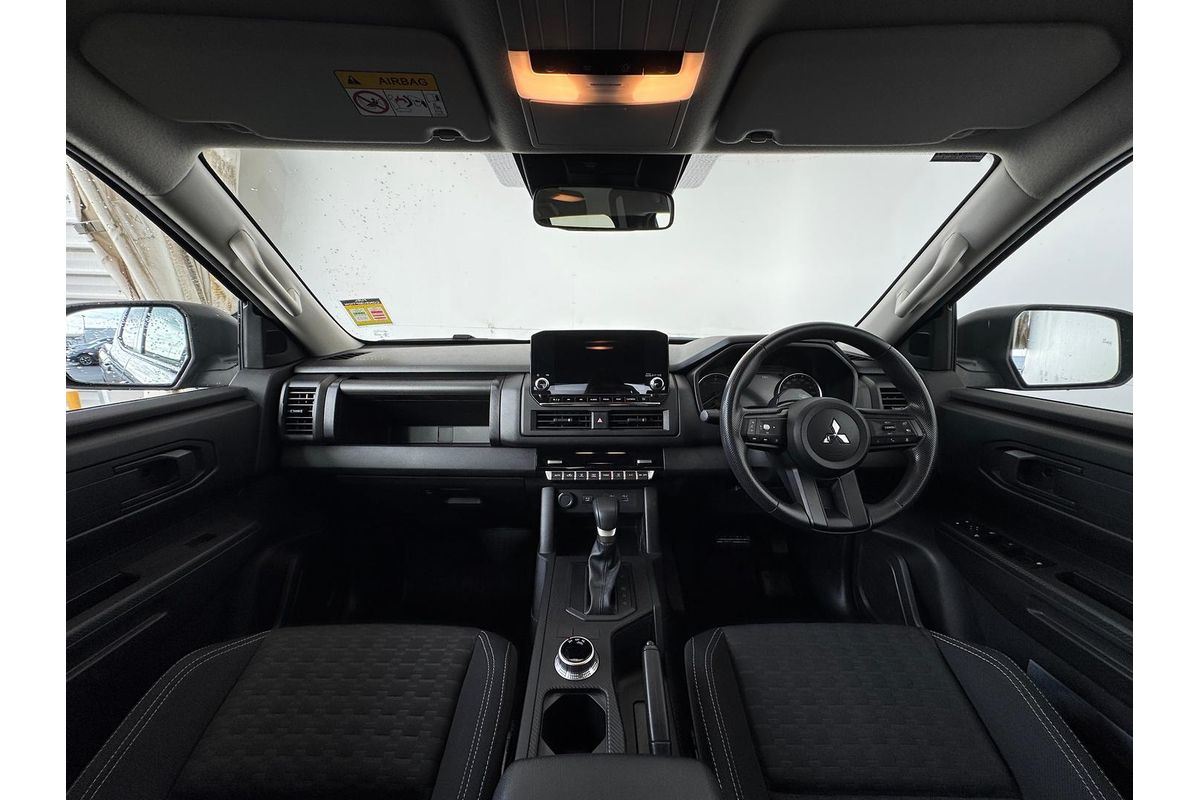 2025 Mitsubishi Triton GLX+ MV 4X4 image 13
