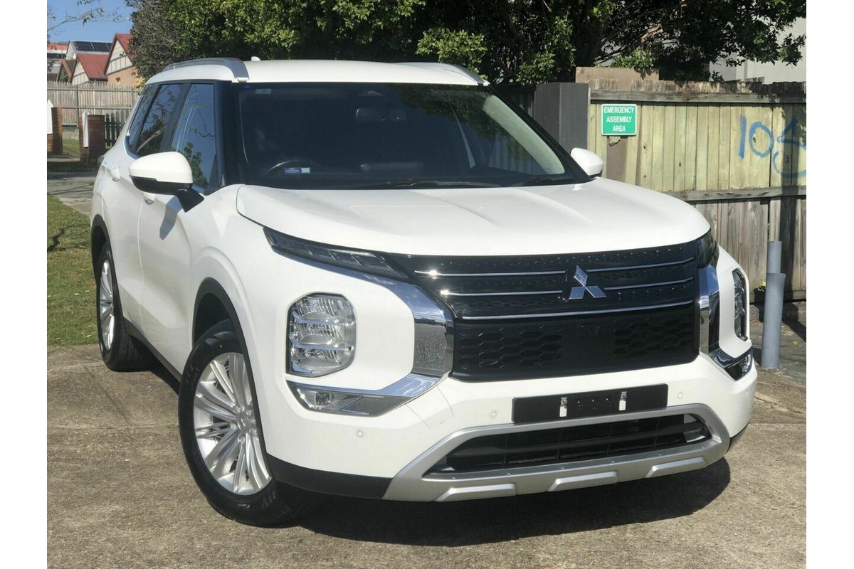 2023 Mitsubishi Outlander LS ZM