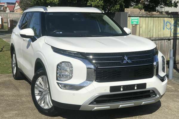 2023 Mitsubishi Outlander LS ZM