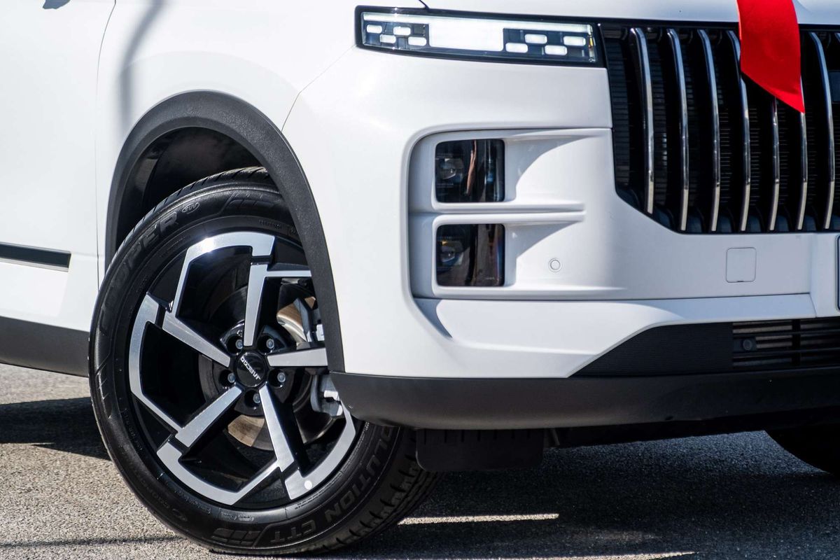 2025 OMODA JAECOO J7 Track