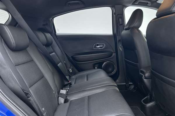 2019 Honda HR-V RS thumb-11