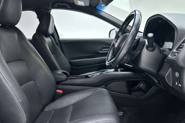 2019 Honda HR-V RS thumb-12