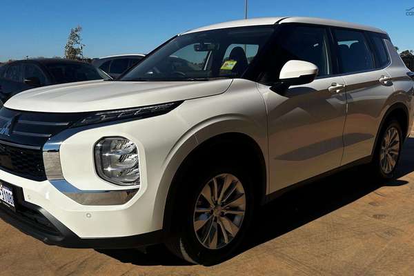 2025 Mitsubishi Outlander ES ZM