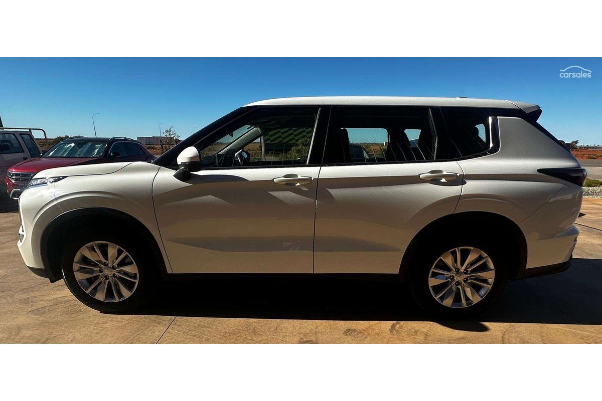 2025 Mitsubishi Outlander ES ZM