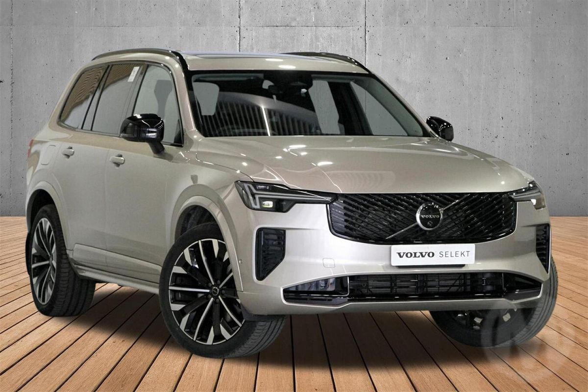 2025 Volvo XC90 Ultra B5 Dark