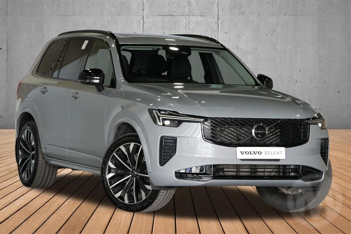 2025 Volvo XC90 Ultra B5 Dark