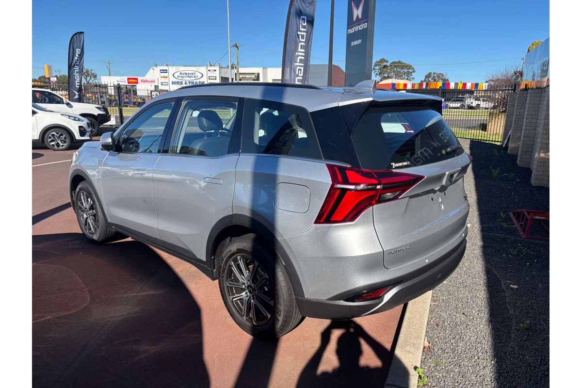 2025 Mahindra XUV700 AX7L