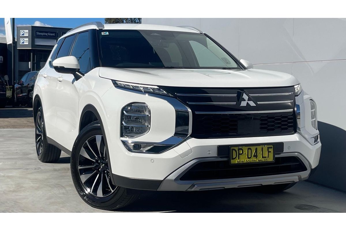 2025 Mitsubishi Outlander LS ZM