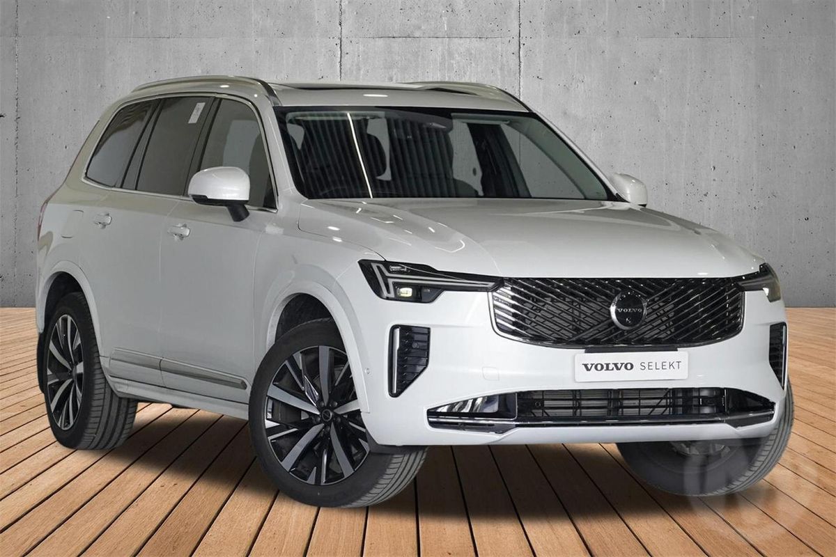 2025 Volvo XC90 Plus B5 Bright