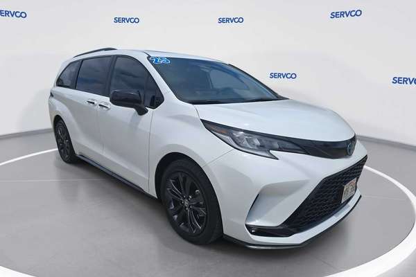 2025 Toyota SIENNA XSE
