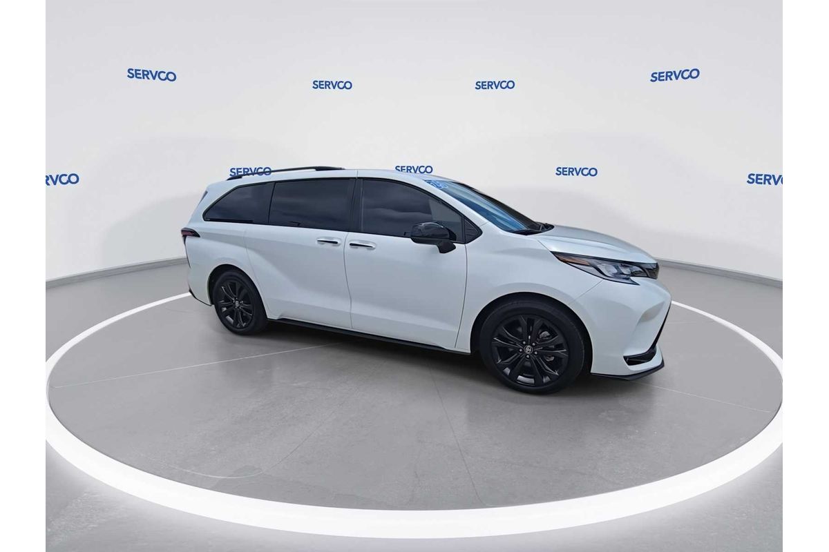 2025 Toyota SIENNA XSE