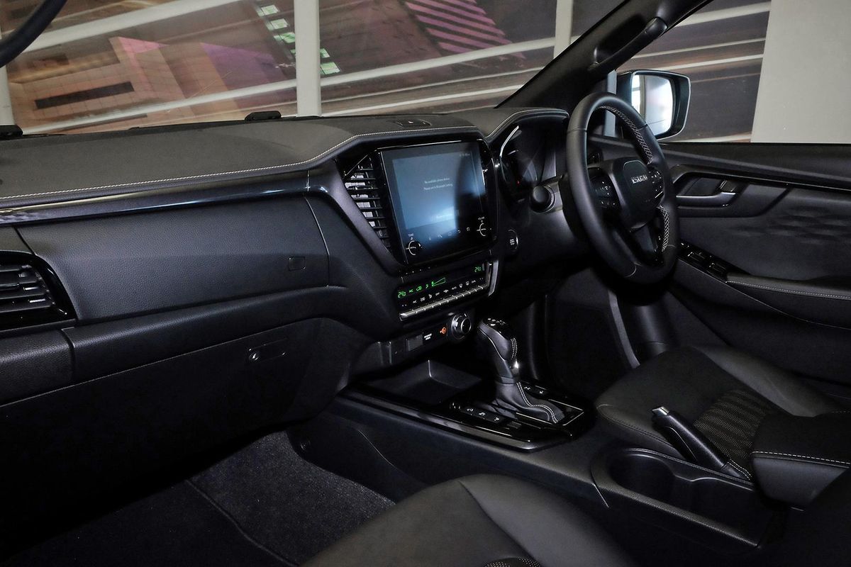 2026 Isuzu D-MAX BLADE 4X4 image 16
