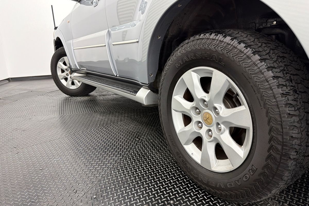 2011 Mitsubishi Pajero GLX NT