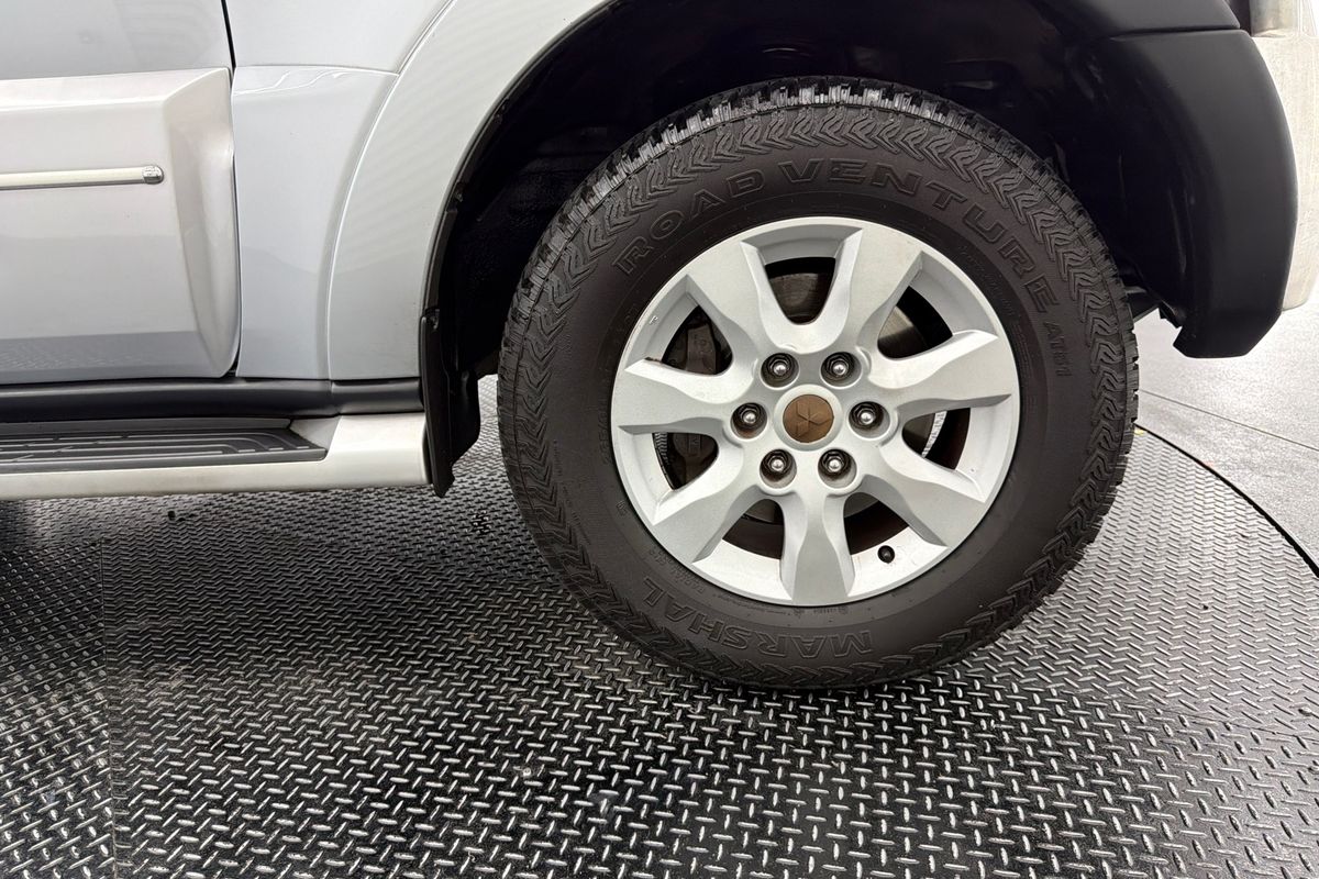 2011 Mitsubishi Pajero GLX NT