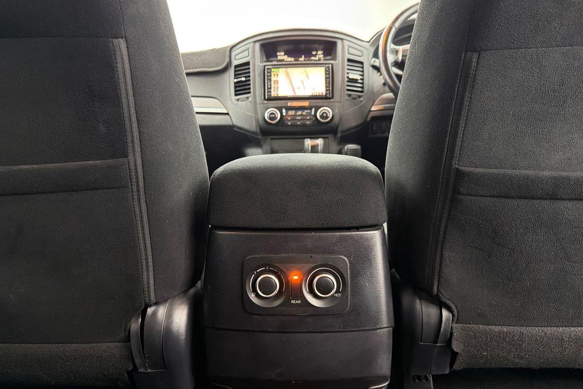 2011 Mitsubishi Pajero GLX NT