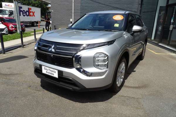 2025 Mitsubishi Outlander ES ZM