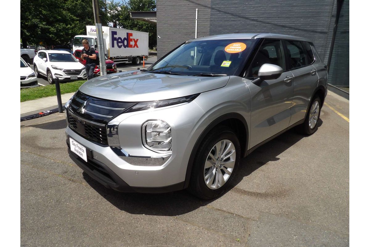 2025 Mitsubishi Outlander ES ZM