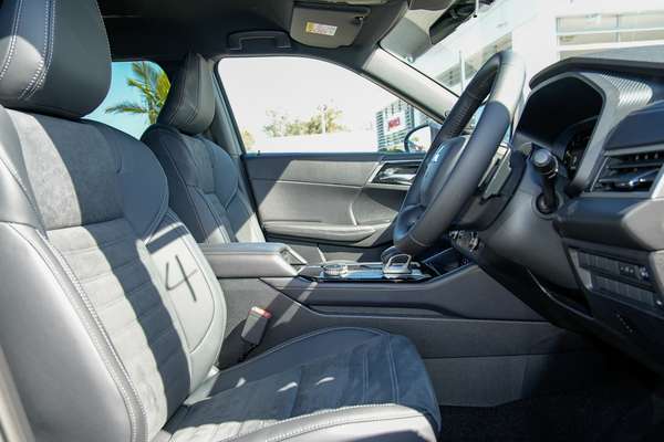 2026 Mitsubishi Outlander Black Edition ZM thumb-9