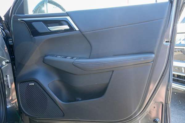 2026 Mitsubishi Outlander Black Edition ZM thumb-16
