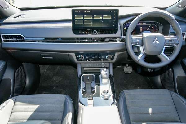 2026 Mitsubishi Outlander Black Edition ZM thumb-17