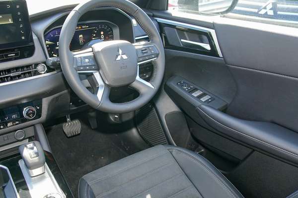 2026 Mitsubishi Outlander Black Edition ZM thumb-18