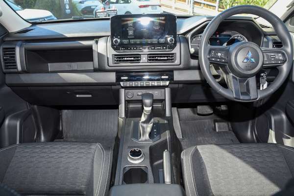 2025 Mitsubishi Triton GLX+ MV thumb-16