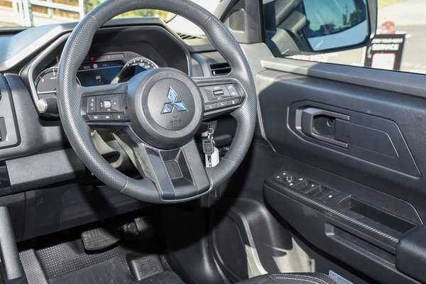 2025 Mitsubishi Triton GLX+ MV thumb-17
