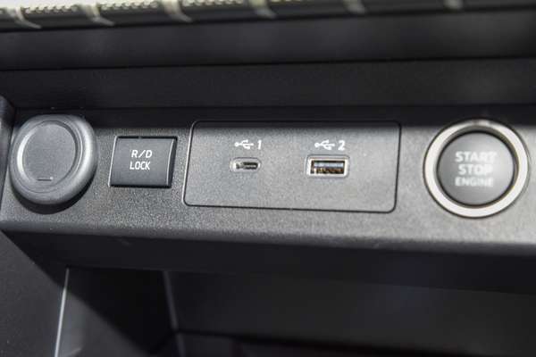 2026 Mitsubishi Triton GLS MV 4X4 thumb-12