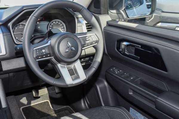 2026 Mitsubishi Triton GLS MV 4X4 thumb-17