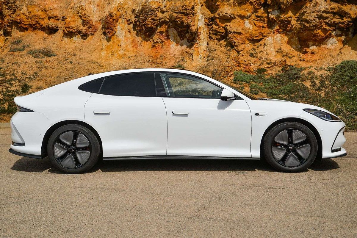 2026 MG IM5 Premium P12L