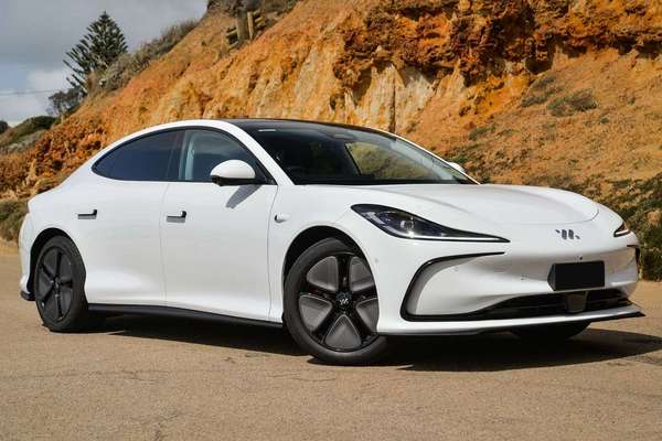 2026 MG IM5 Premium P12L