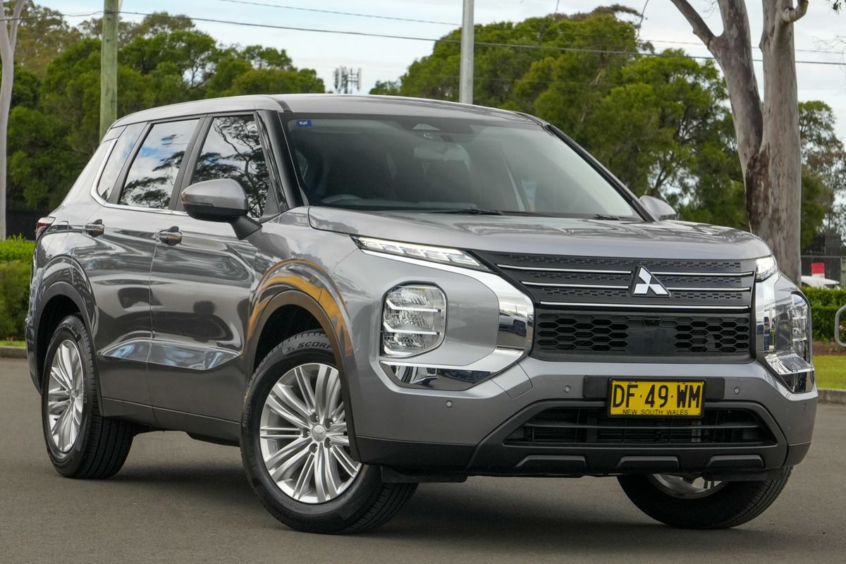 2022 Mitsubishi Outlander ES ZM