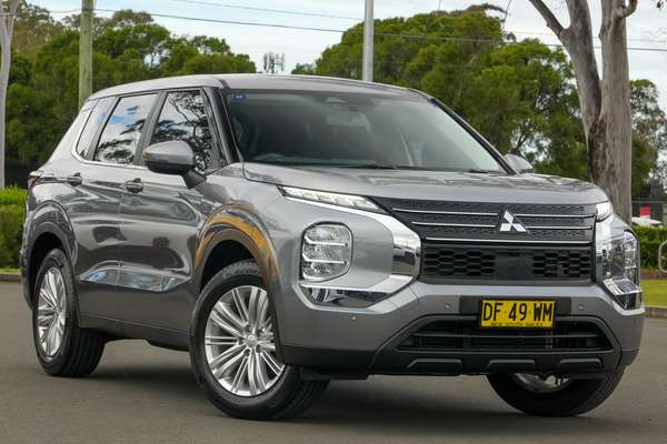 2022 Mitsubishi Outlander ES ZM