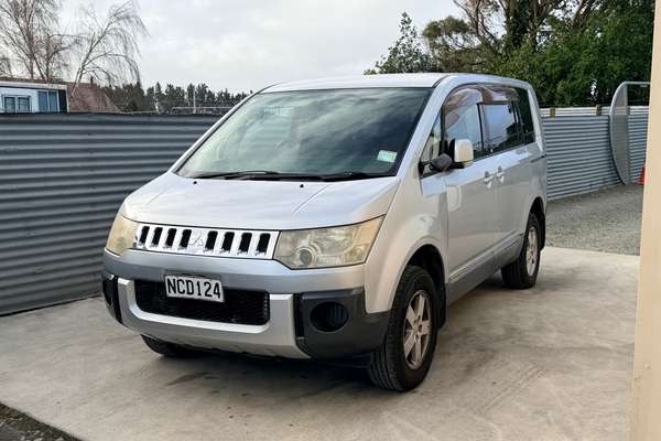 2010 Mitsubishi DELICA