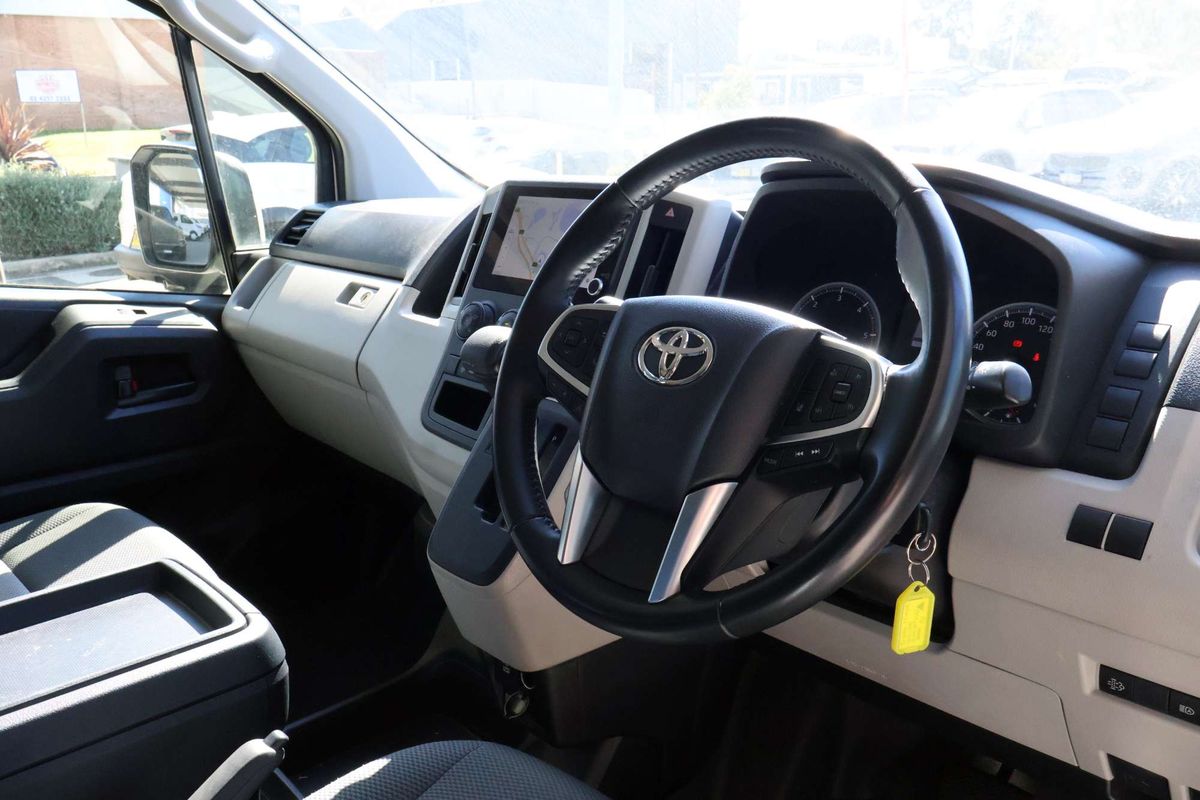 2024 Toyota Hiace GDH300R LWB image 3