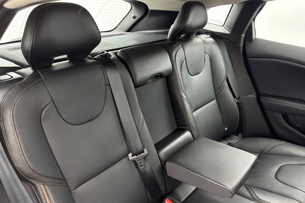 2016 Volvo V40 Cross Country D4 Luxury