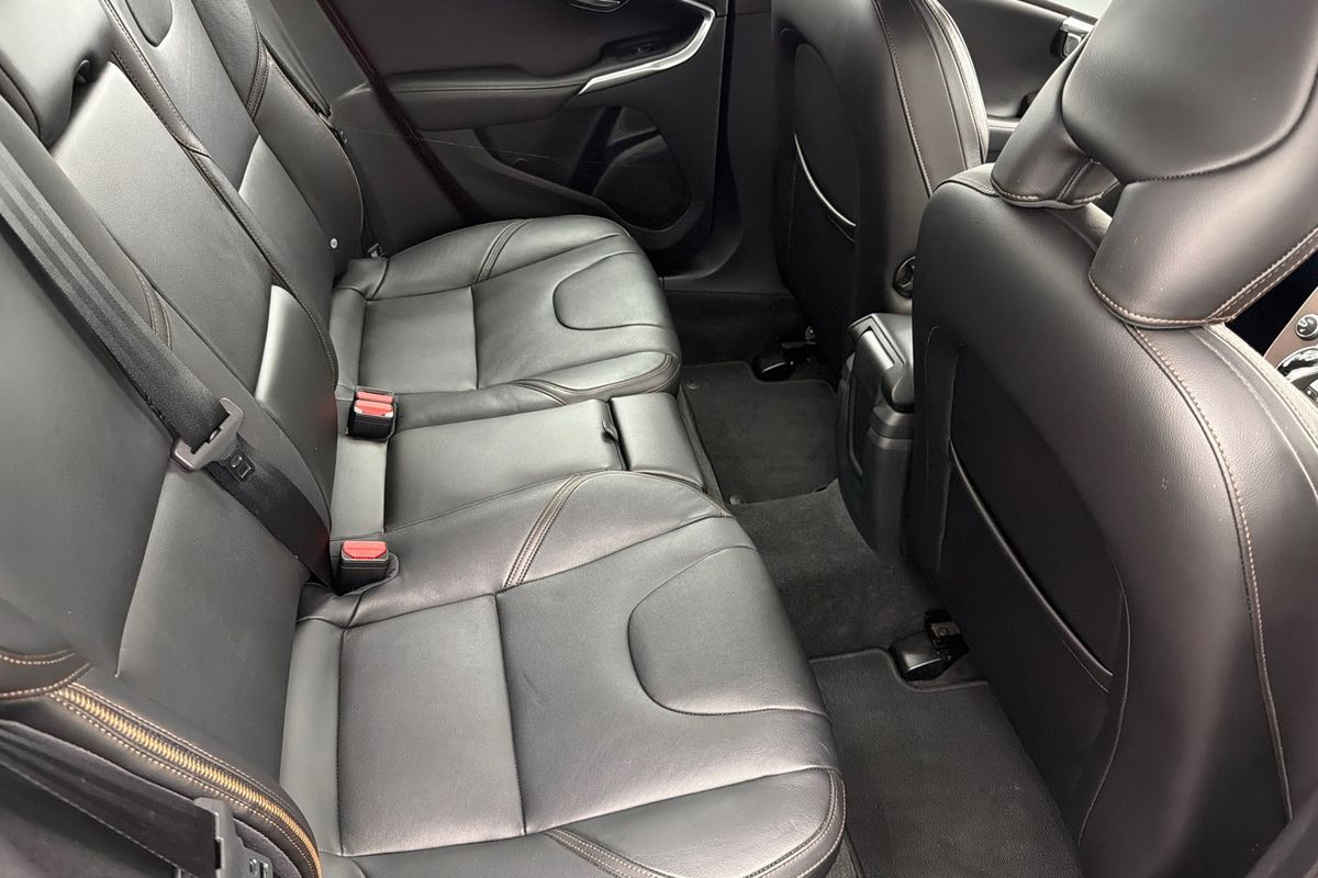 2016 Volvo V40 Cross Country D4 Luxury
